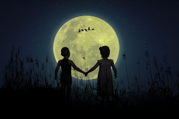 dibujo de luna y niños