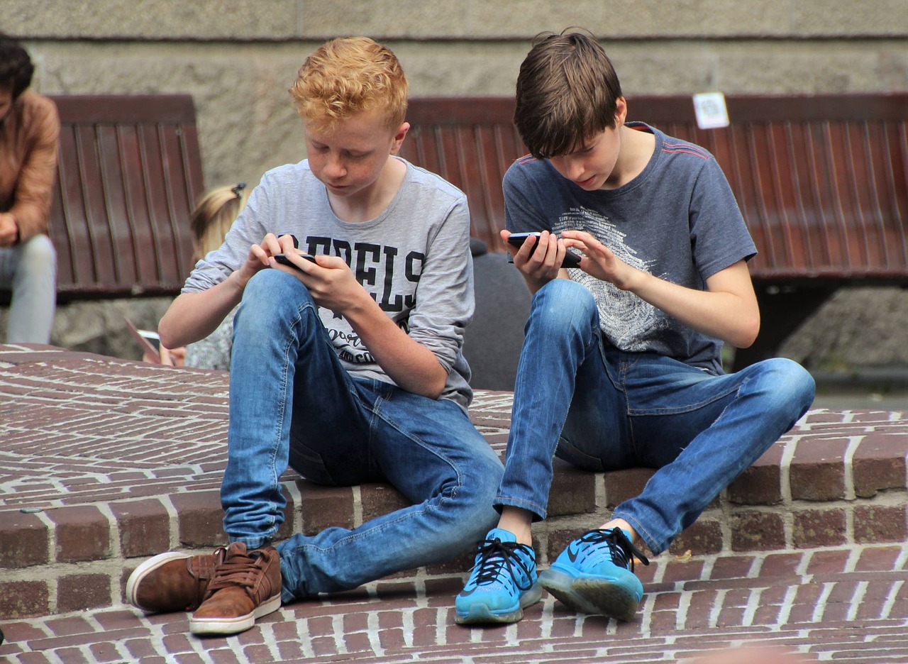 adolescentes con smartphone