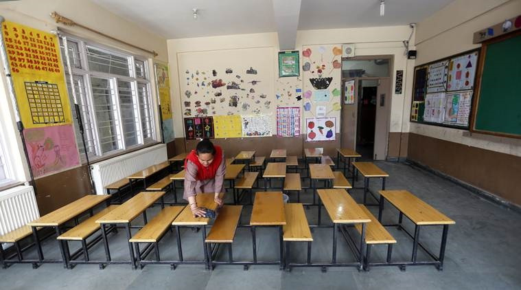 Reduzca el programa de estudios en un 30%, vuelva a abrir las escuelas con precauciones razonables: Sisodia al ministro de desarrollo de recursos humanos